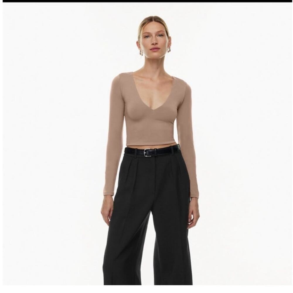 Aritzia Babaton Contour V-Neck Long Sleeve Tan Taupe Top size XS